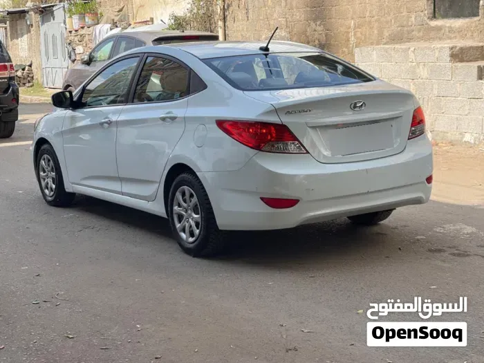 Hyundai Accent 2013 photo 3