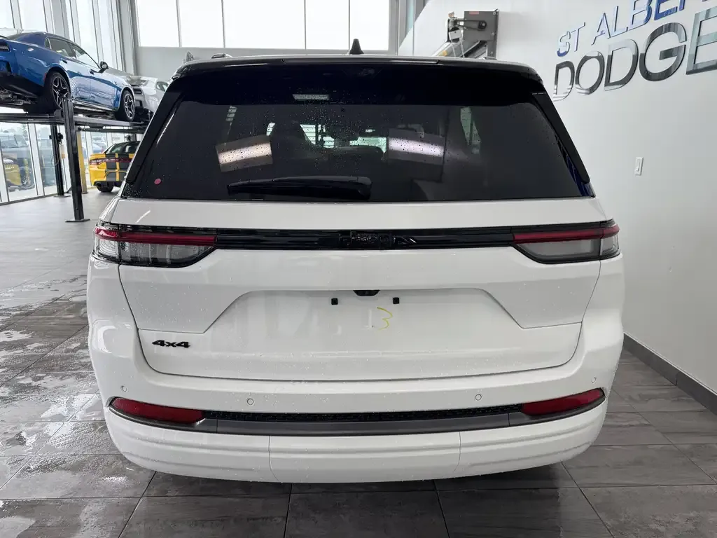 Jeep Grand Cherokee 2026 photo 4