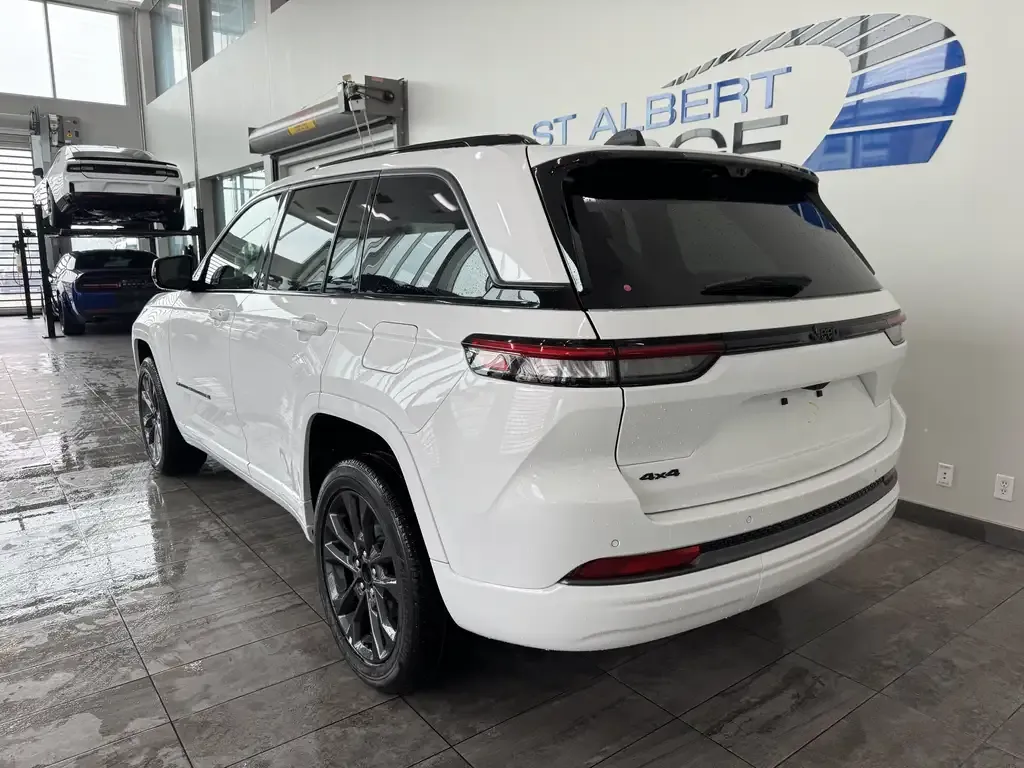 Jeep Grand Cherokee 2026 photo 3