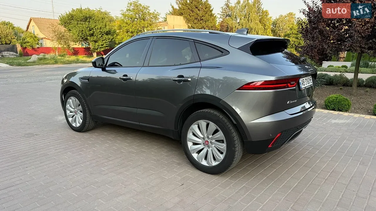 Jaguar E-Pace 2018 photo 2