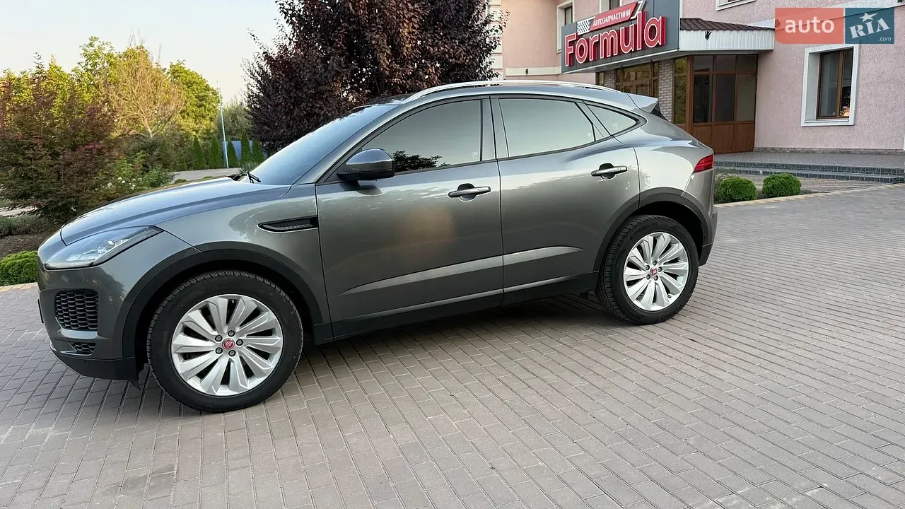 Jaguar E-Pace 2018 photo 4
