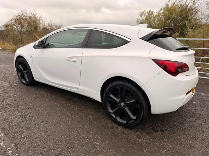 Vauxhall Astra Gtc 2017 photo 2