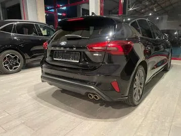 Ford Focus 2023 photo 2