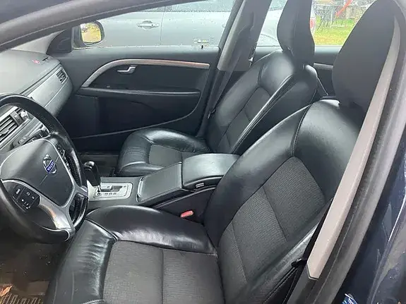 Volvo V70 2010 photo 2