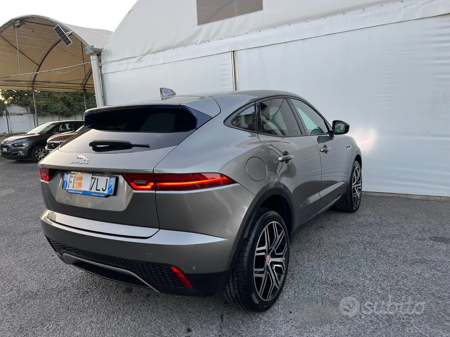 Jaguar E-Pace 2018 photo 4