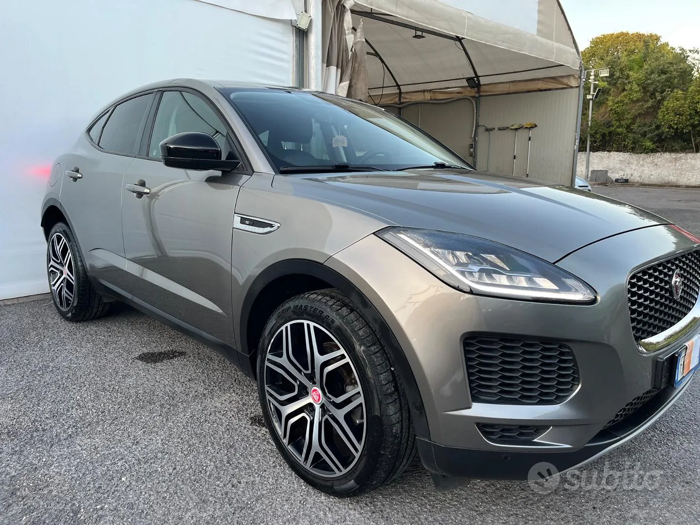 Jaguar E-Pace 2018 photo 3