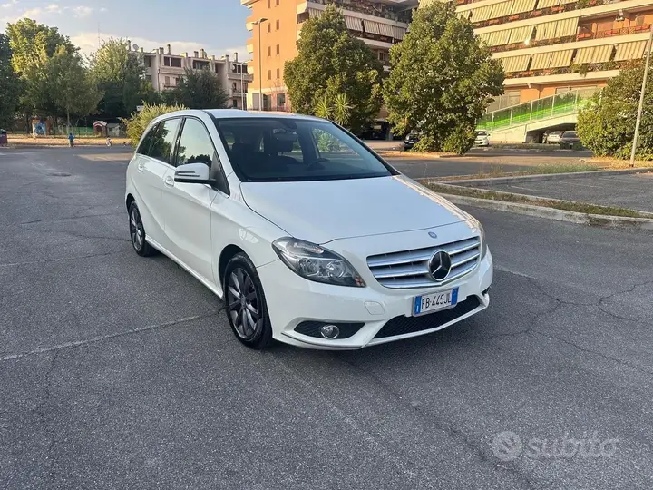 Mercedes-Benz B 180 Cdi Executive 2014 photo 2