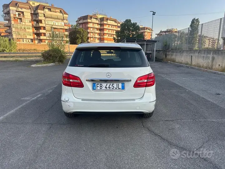Mercedes-Benz B 180 Cdi Executive 2014 photo 5