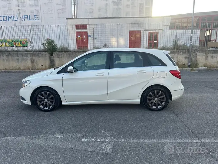 Mercedes-Benz B 180 Cdi Executive 2014 photo 4