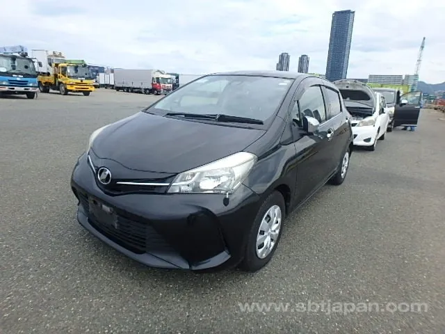 Toyota Vitz 2015 photo 2