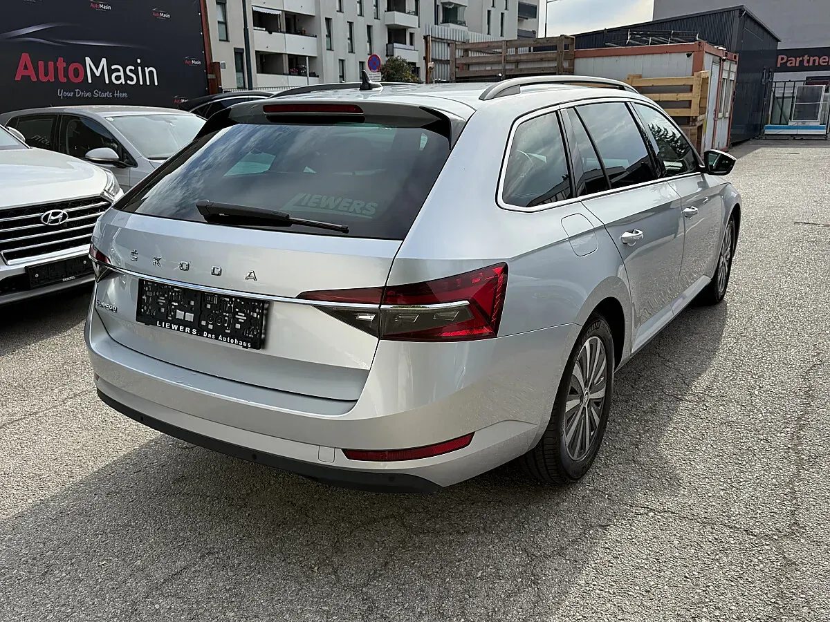 Skoda Superb 2023 photo 2