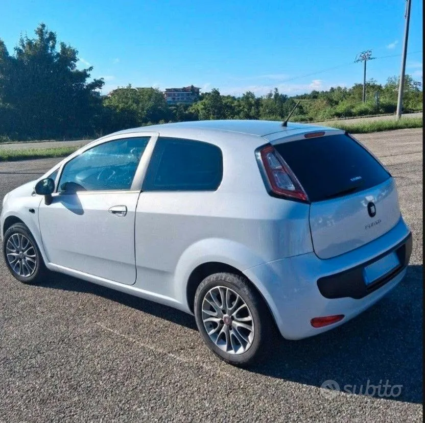 Fiat Punto Evo 2011 photo 2