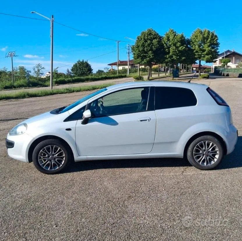 Fiat Punto Evo 2011 photo 3
