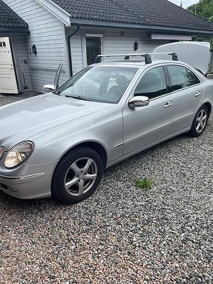 Mercedes-Benz E220 2003 photo 2