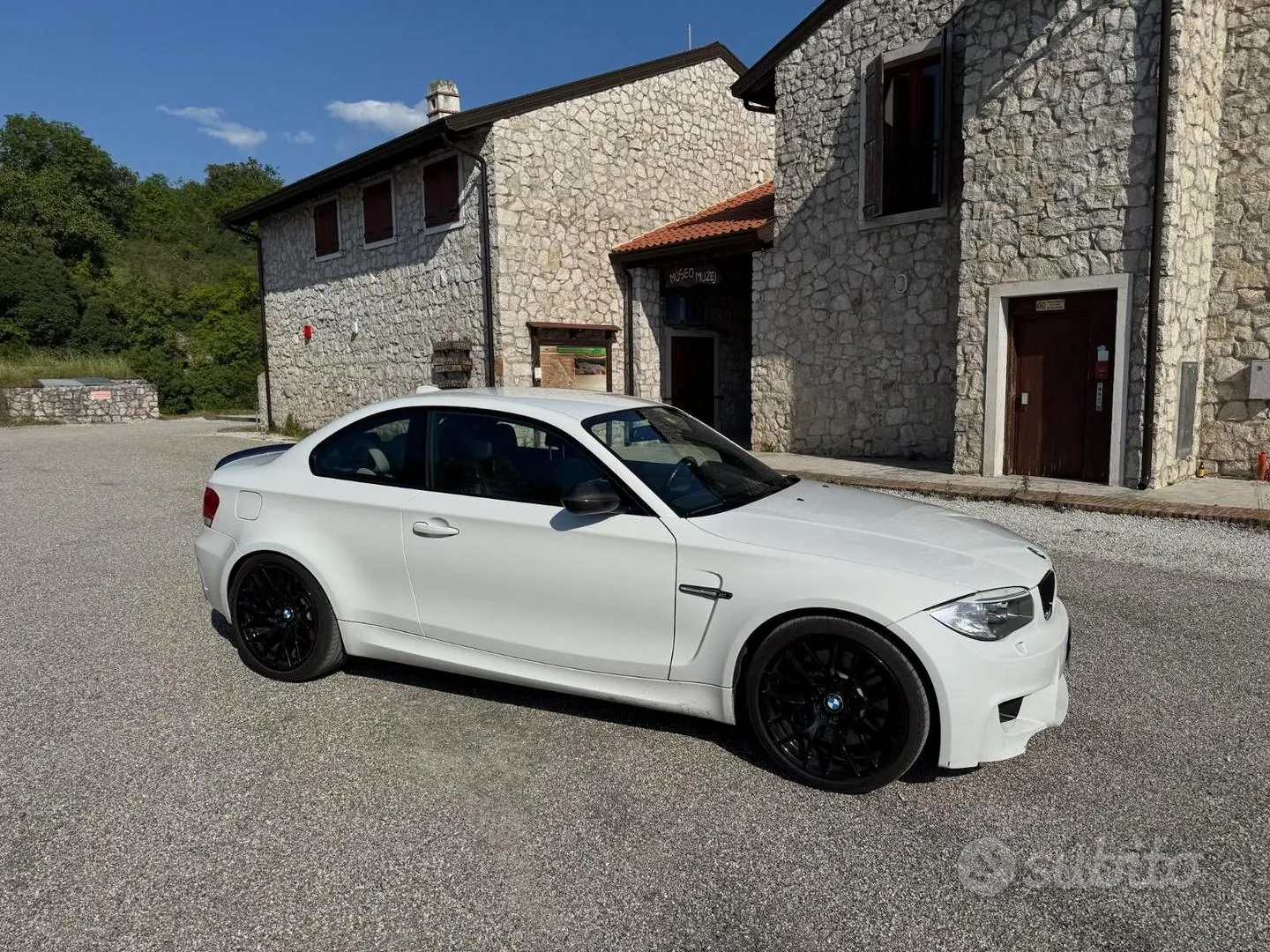 BMW M1 2011 photo 5