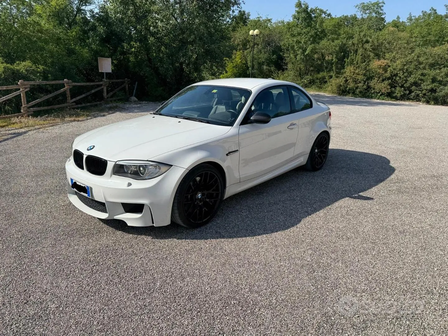 BMW M1 2011 photo 2