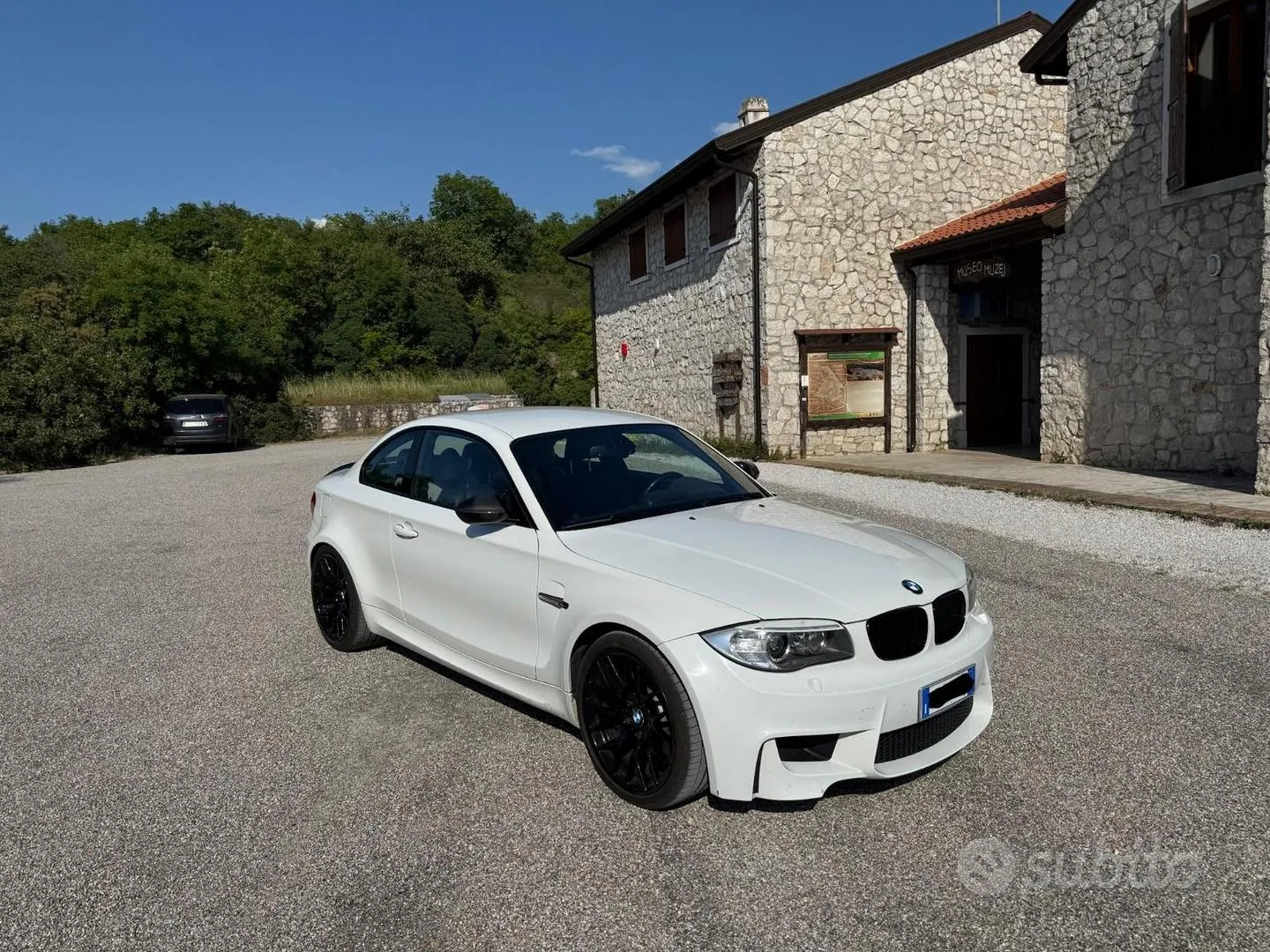 BMW M1 2011 photo 4