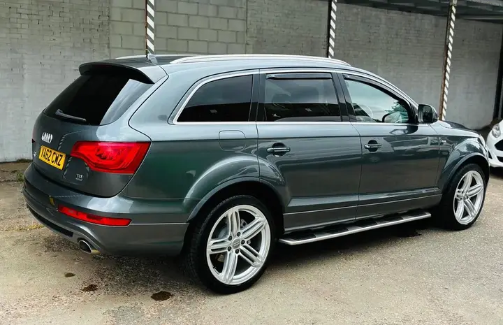 Audi Q7 2013 photo 2