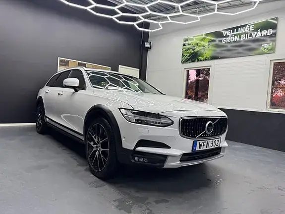 Volvo V90 Cross Country 2017 photo 2