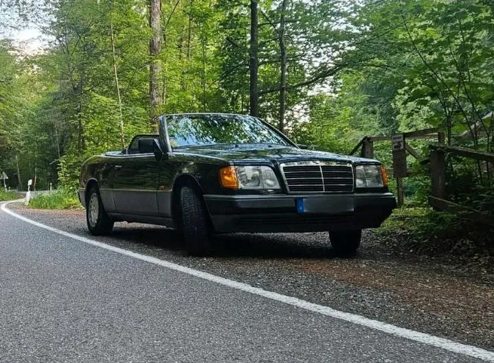 Mercedes-Benz 200E