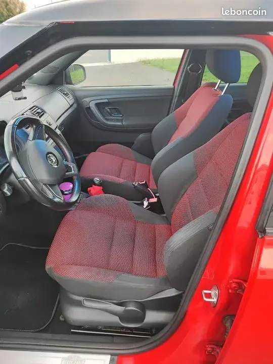Skoda Fabia 2014 photo 3