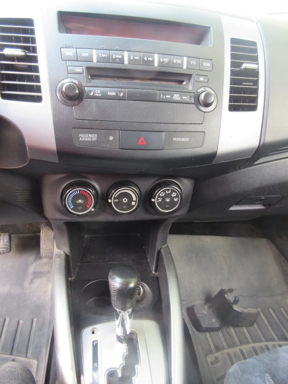 Mitsubishi Outlander 2011 photo 3