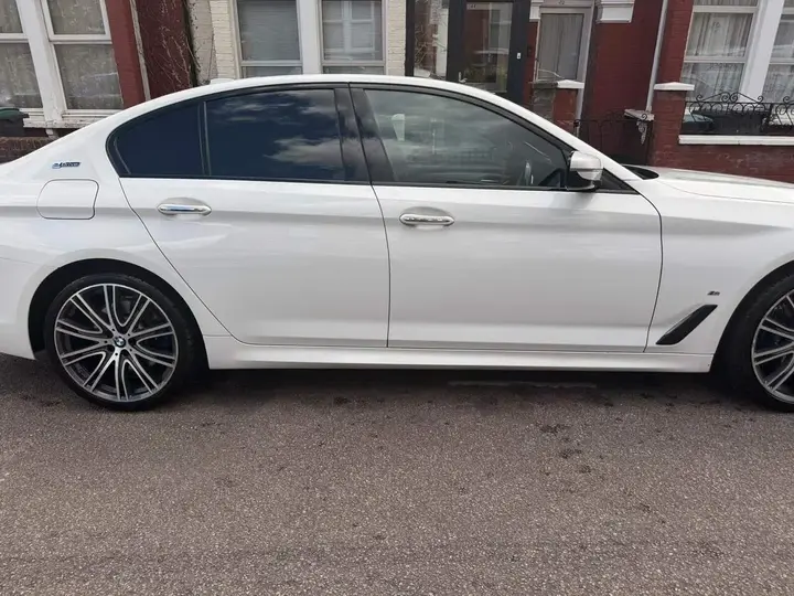 BMW 5 Series 2018 photo 2