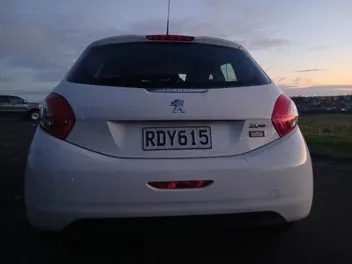 Peugeot 208 2013 photo 4