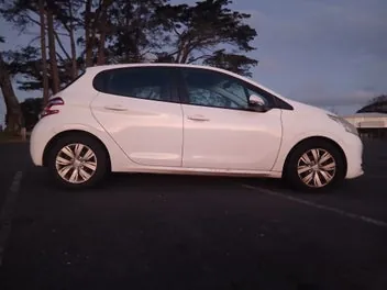 Peugeot 208 2013 photo 5