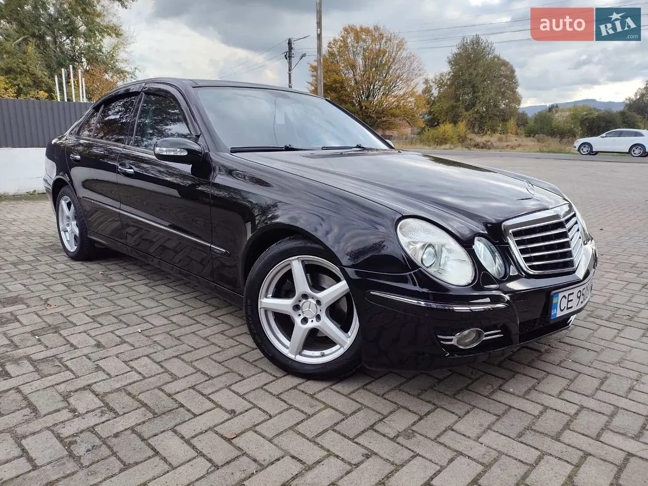 Mercedes-Benz E-Class 2003 photo 3