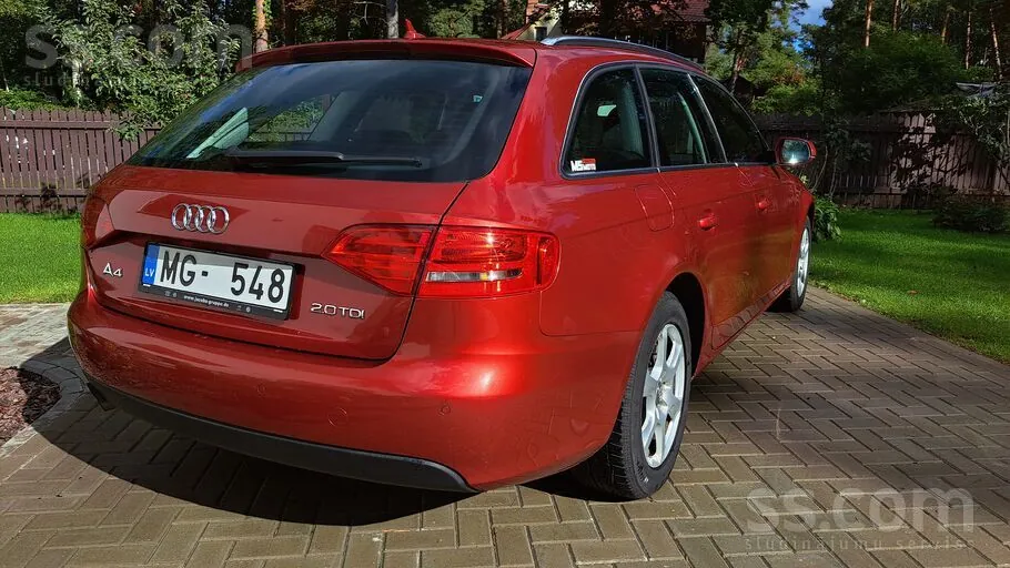 Audi A4 2010 photo 4