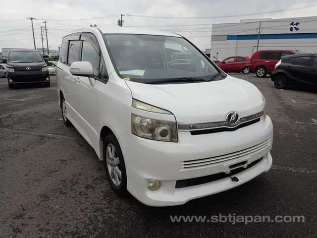 Toyota Voxy Zs