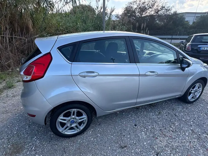 Ford Fiesta 2014 photo 3