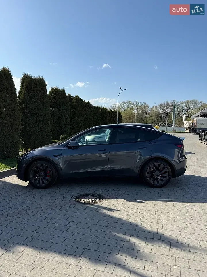 Tesla Model Y 2022 photo 2