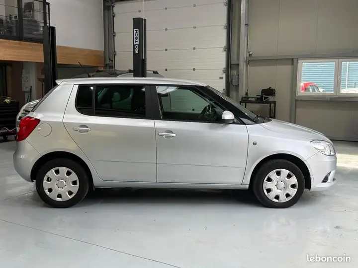 Skoda Fabia 2014 photo 2