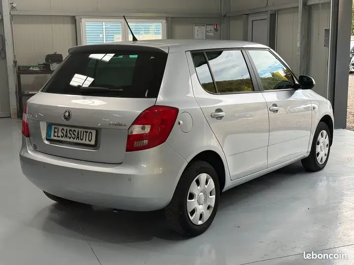 Skoda Fabia 2014 photo 3