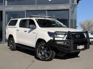 Toyota Hilux 2023 photo 2