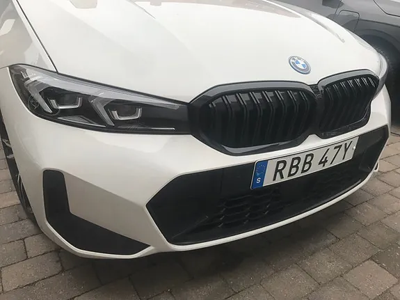 BMW 330E 2024 photo 2