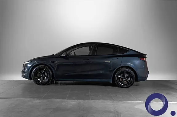 Tesla Model Y 2026 photo 2