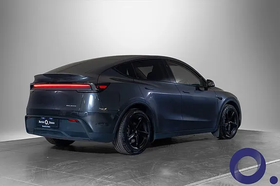 Tesla Model Y 2026 photo 5