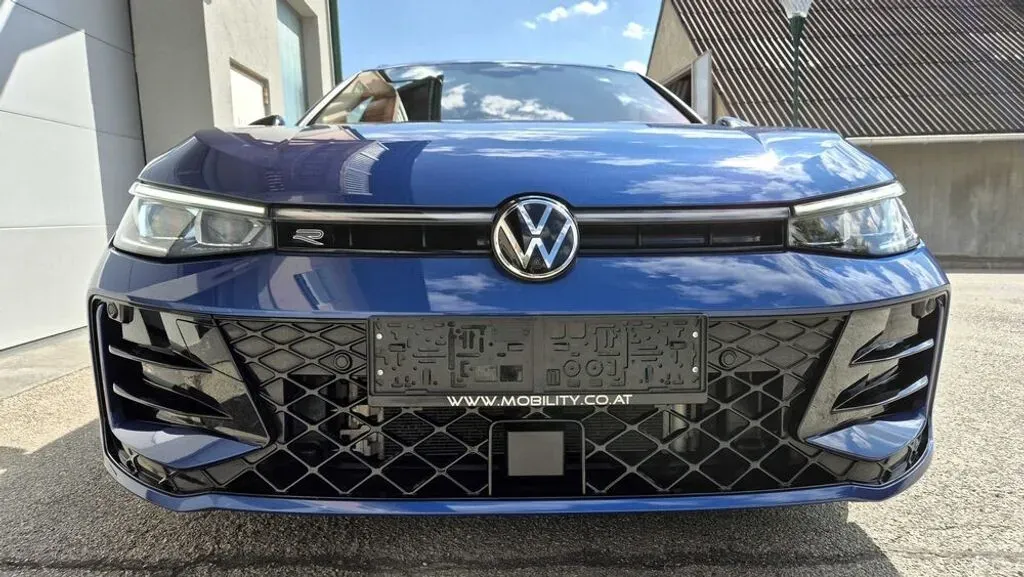 Volkswagen Passat 2024 photo 2