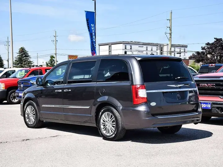 Chrysler Town & Country 2016 photo 4