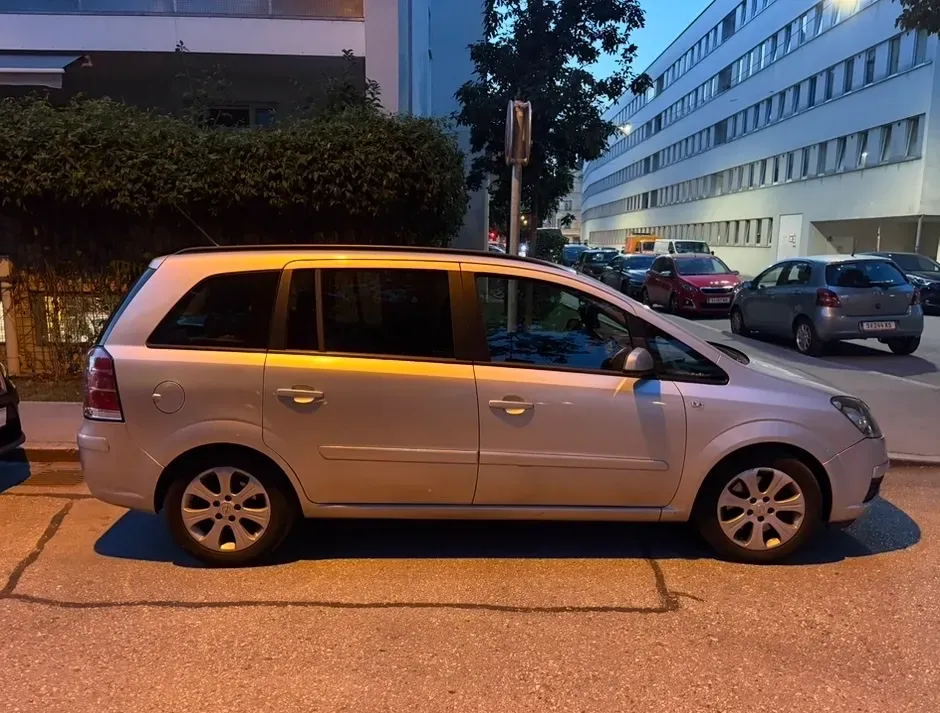 Opel Zafira 2007 photo 2