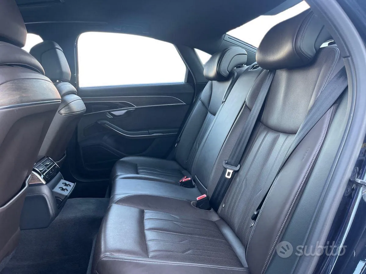 Audi A8 2017 photo 4