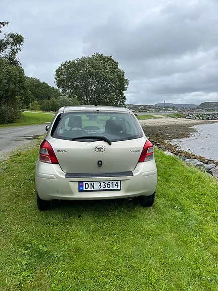 Toyota Yaris 2010 photo 3