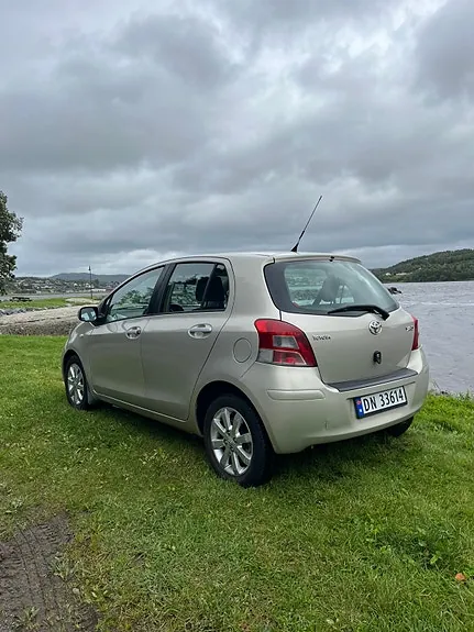 Toyota Yaris 2010 photo 2