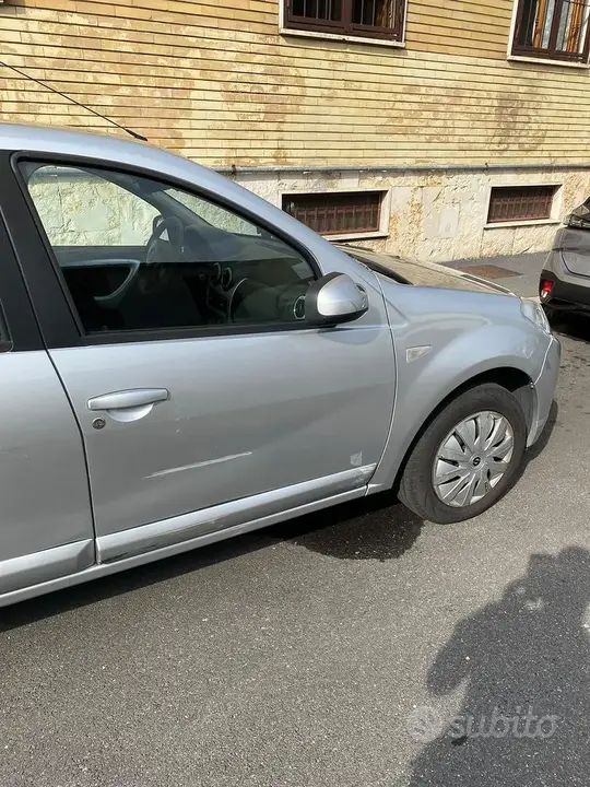 Dacia Sandero 2009 photo 3