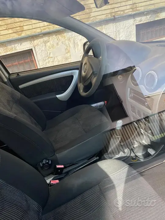 Dacia Sandero 2009 photo 4