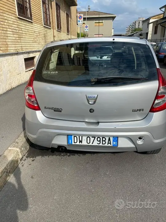 Dacia Sandero 2009 photo 2