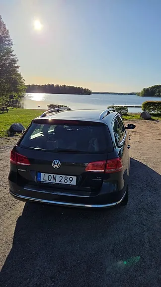 Volkswagen Passat 2011 photo 2